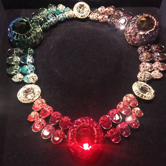 Luxurious Authentic Swarovski Collar Necklace. - Picture 3 of 7